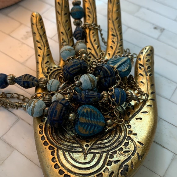 Vintage long gold tone chain with resin beads in various blue tones. - Picture 2 of 5